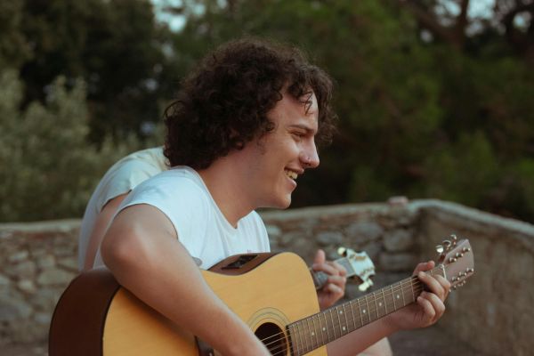 Les meilleures techniques originales pour jouer de la guitare à Grenoble